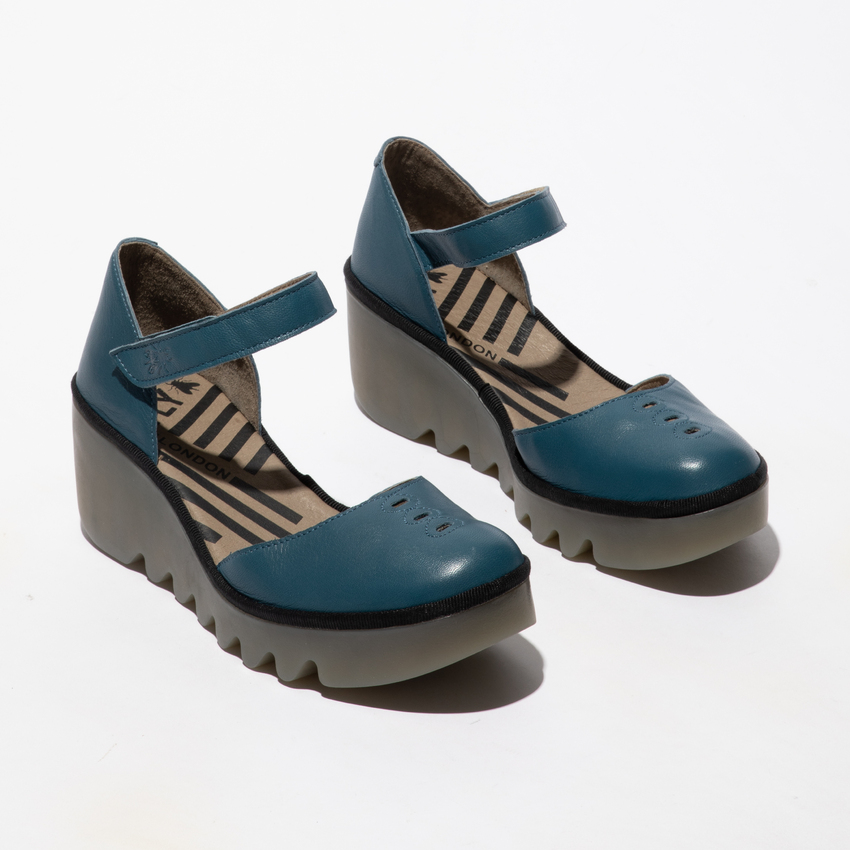 Fly London Biso 305 Fly Super fin rem sko der kan bruges til alle dress til job og fest. Smuk blå farve. -